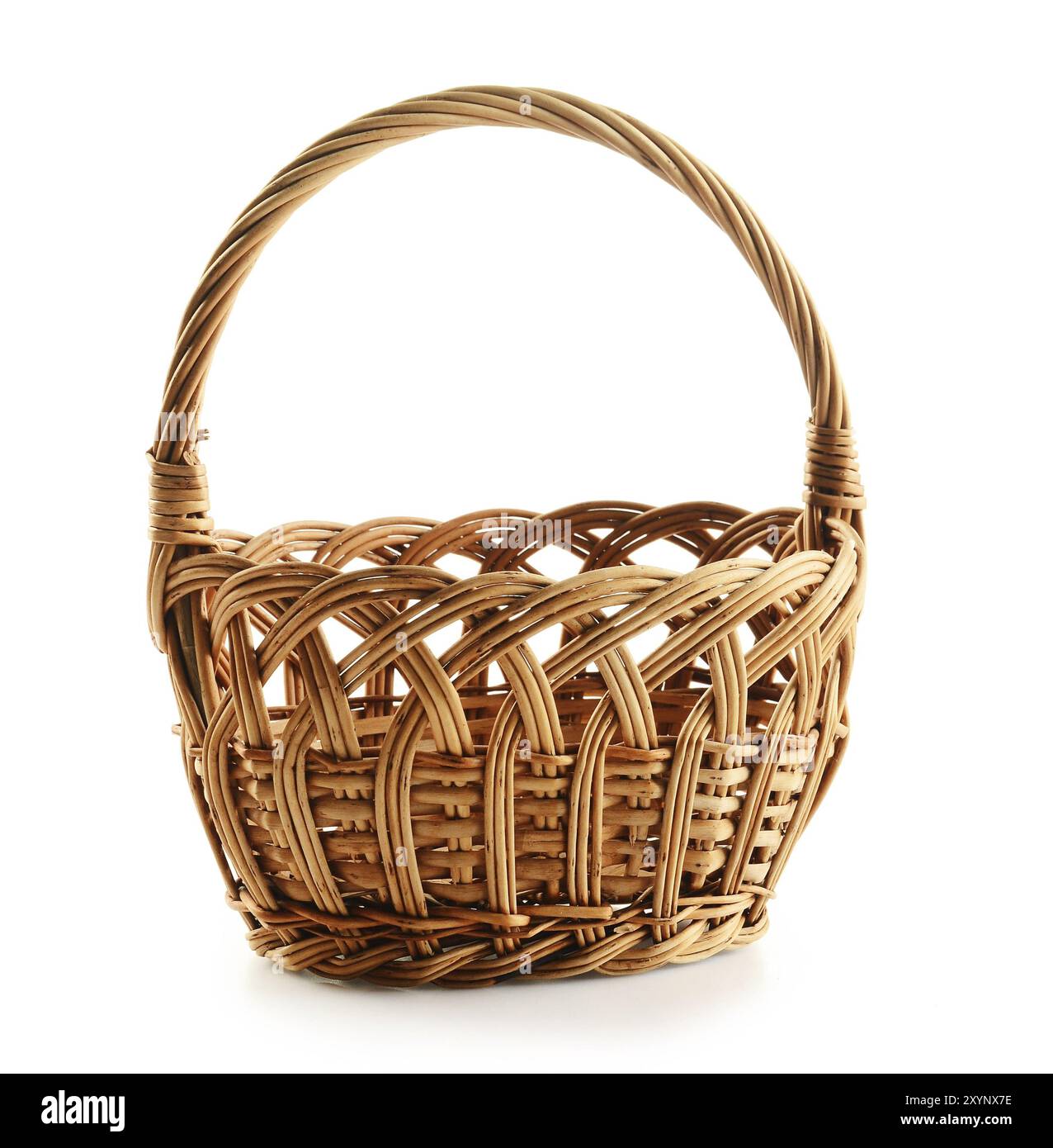 Leeren Weidenkorb isoliert auf weiss Stockfoto
