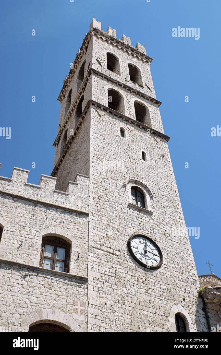 Detail des alten Palazzo del Capitano del Popolo, heute Rathaus und seinen Turm in Assisi, einer sehr bekannten touristischen Stadt der italienischen Profis Stockfoto