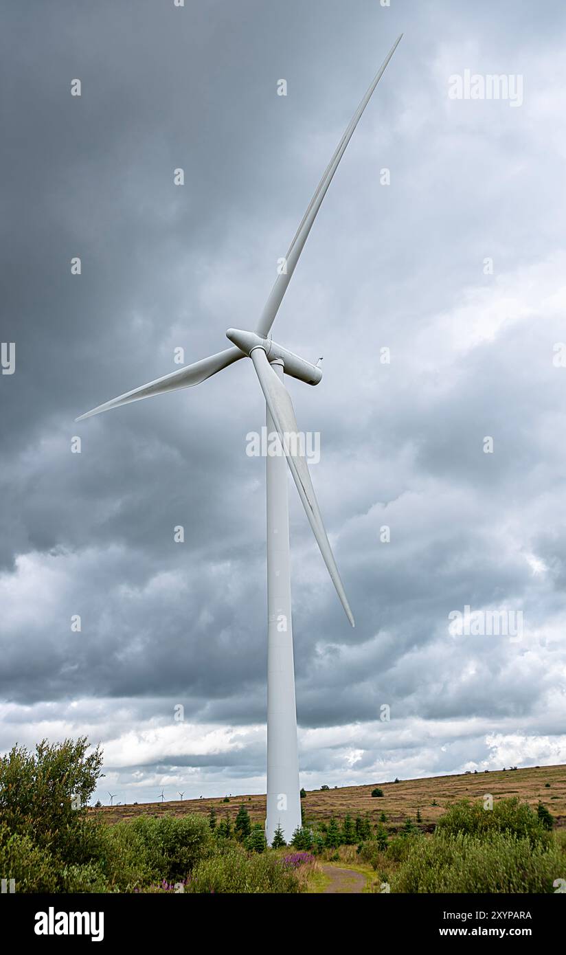 Landschaftsfotografie von Windturbinen, Windmühle, Windkraft, Stromerzeugung, Elektrizität, Industrie, Innovation, grüne Energie, Landschaft, Produktion, Stockfoto