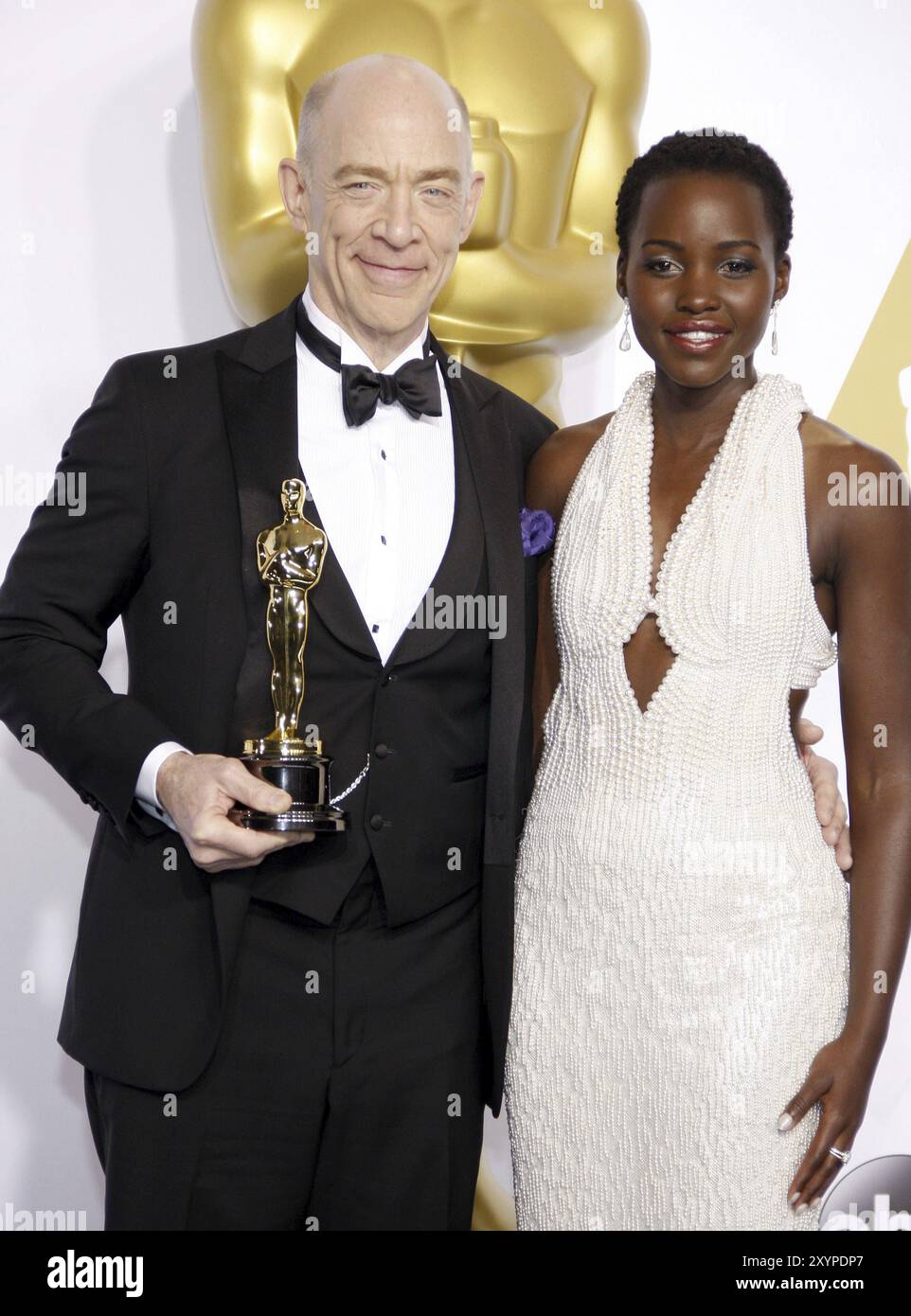 Lupita Nyong'o und J.K. Simmons beim 87. Annual Academy Awards, Presseraum, der am 22. Februar 2015 im Loews Hollywood Hotel in Hollywood stattfand. Cre Stockfoto