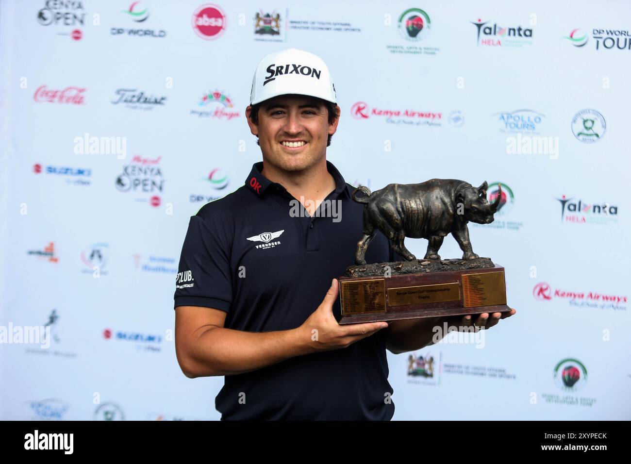 Van Driel Darius posiert am 25. Februar 2024 mit der DP World Tour Magica Kenya Open Golf Trophy im Muthaiga Golf Club. Foto/CHRIS OMOLLO Stockfoto