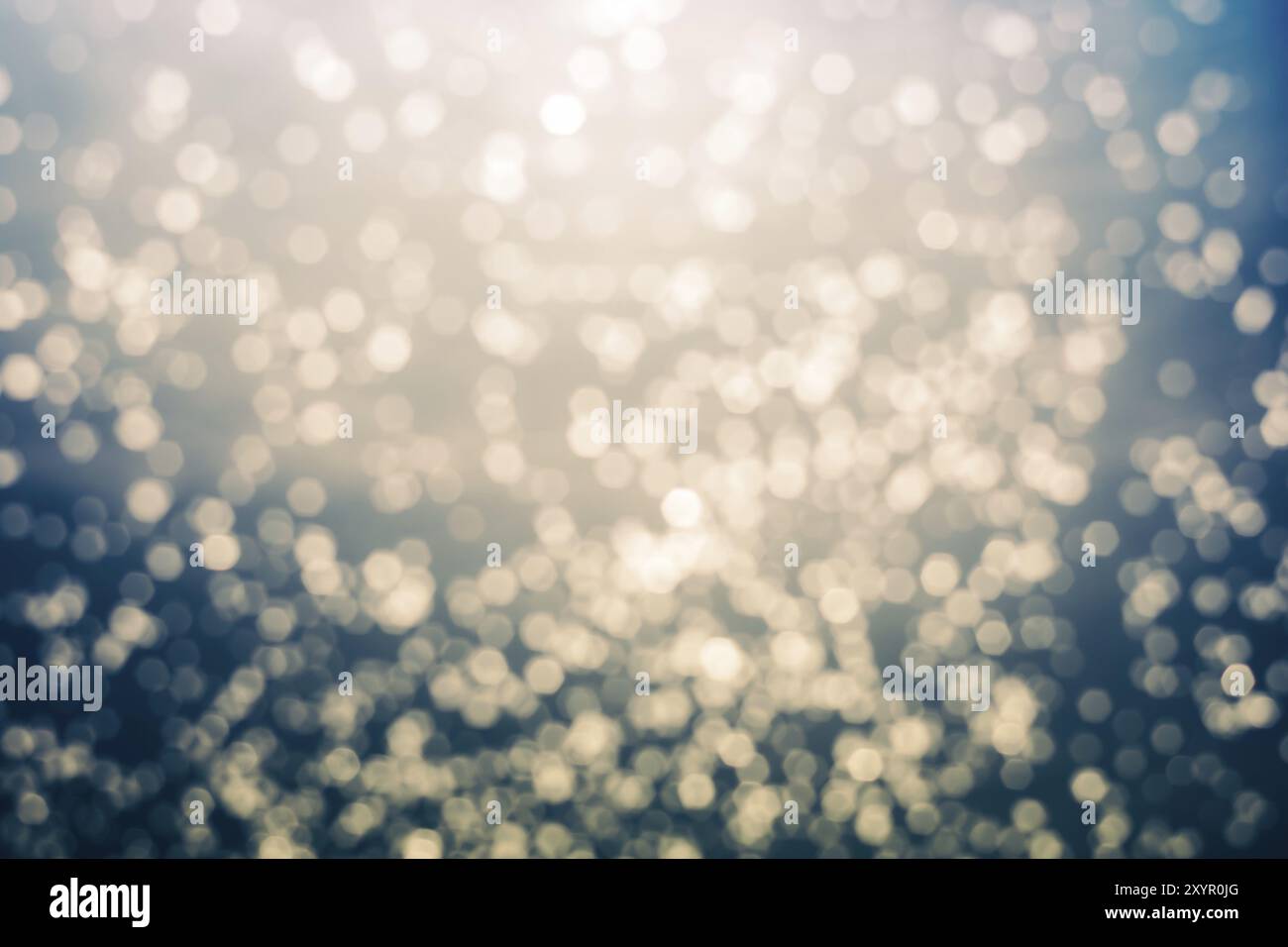Abstrakte Unschärfe von unscharfen Lichtern mit Bokeh-Effekt im Hintergrund Stockfoto