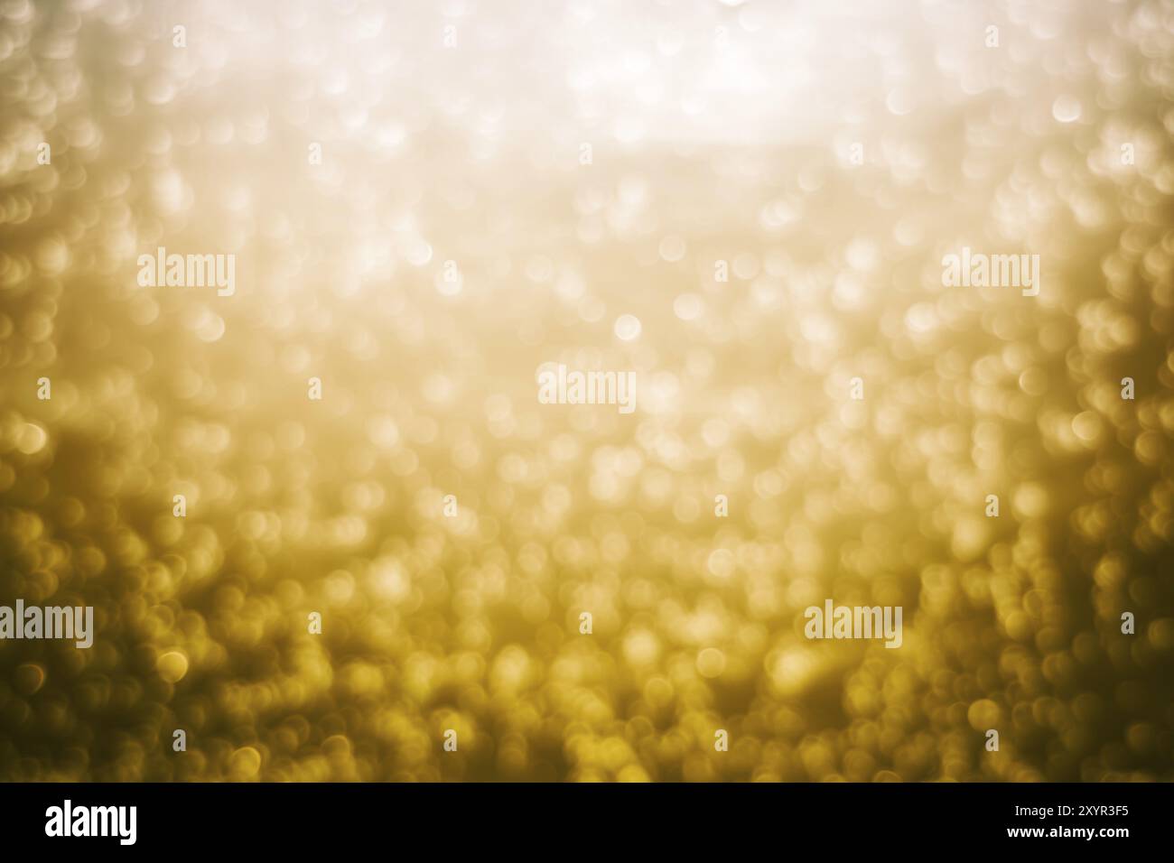 Abstrakte Unschärfe von unscharfen Lichtern mit Bokeh-Effekt im Hintergrund Stockfoto