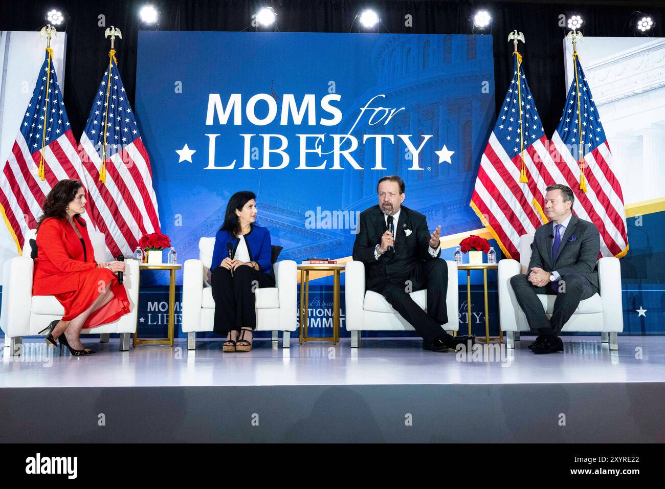 Washington, District of Columbia, USA. 30. August 2024. TIFFANY JUSTICE, Mitgründer, Moms for Liberty, ADELE MALPASS, Präsidentin, Daily Caller News Foundation, SEBASTAIN GORKA, ehemaliger stellvertretender Assistent des Präsidenten Trump, und JAN JEKIELEK, Herausgeber der Epoch Times, beim Moms for Liberty National Summit beim JW Marriott Washington in Washington, DC. (Foto: © Michael Brochstein/ZUMA Press Wire) NUR REDAKTIONELLE VERWENDUNG! Nicht für kommerzielle ZWECKE! Stockfoto