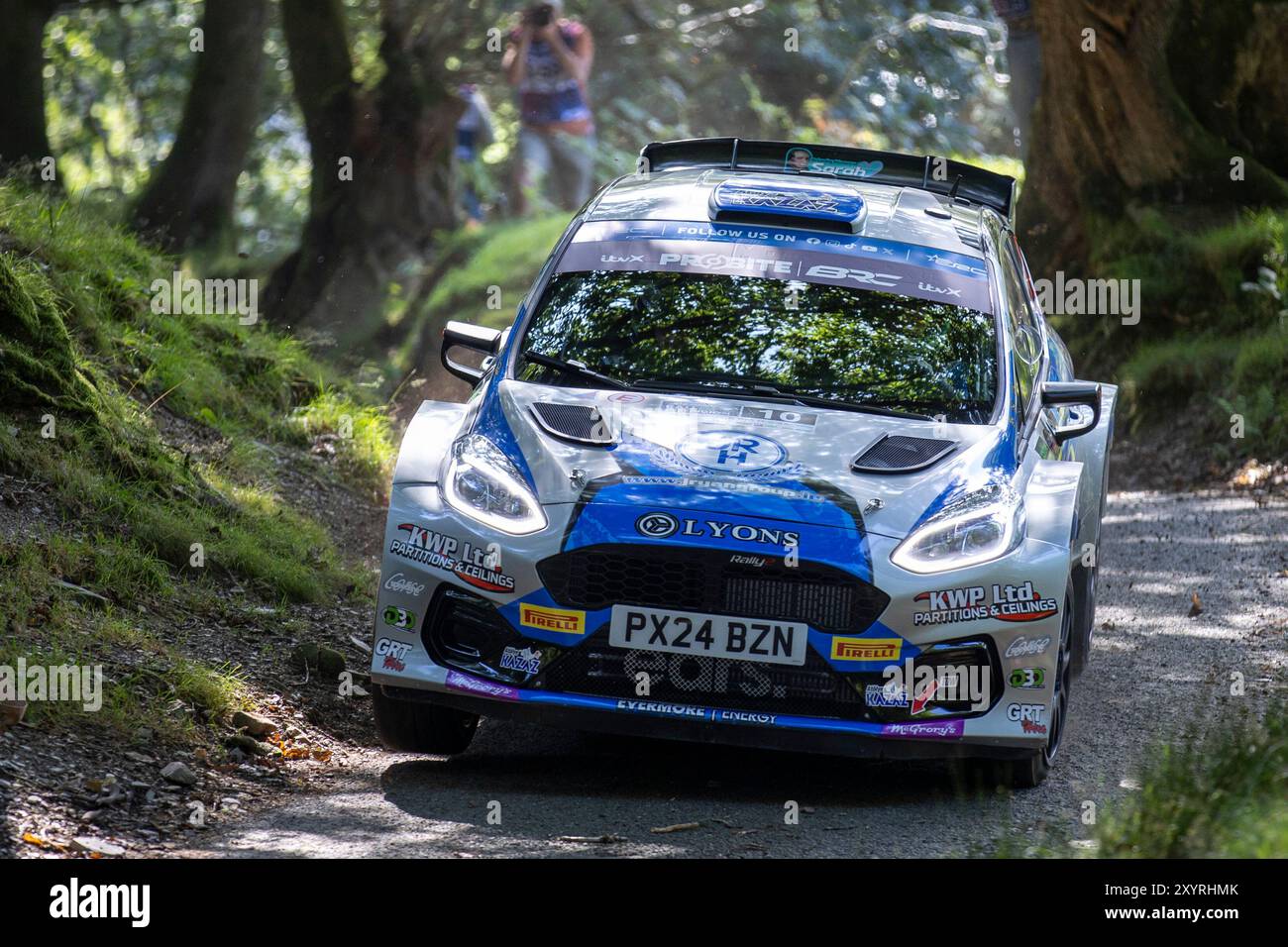 Aberystwyth, Dyfed, Großbritannien. 30. August 2024. 2024 FIA European Rally Championship Day 1; Fahrer Matt Edwards und Beifahrer David Moynihan in ihrem Ford Fiesta Mk II während des Rallye-Shakedown Credit: Action Plus Sports/Alamy Live News Stockfoto