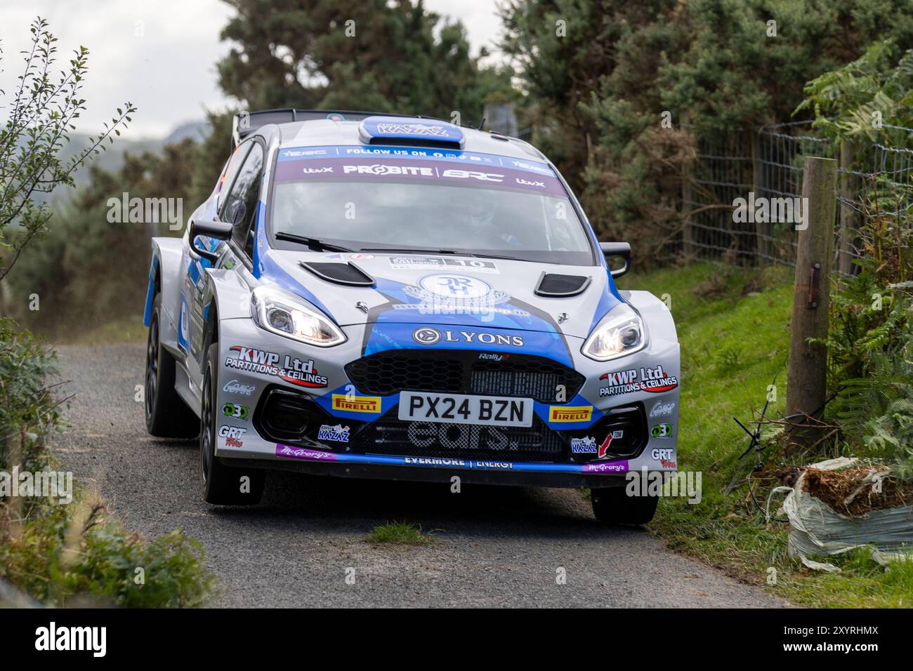 Aberystwyth, Dyfed, Großbritannien. 30. August 2024. 2024 FIA European Rally Championship Day 1; Fahrer Matt Edwards und Beifahrer David Moynihan in ihrem Ford Fiesta Mk II während des Rallye-Shakedown Credit: Action Plus Sports/Alamy Live News Stockfoto