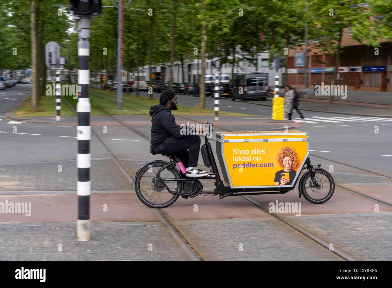 Cargo Bike Kurier der Internet Shopping Plattform peddler.com, Lieferung aller Arten von Waren aus lokalen Geschäften, Rotterdam, Niederlande, Stockfoto