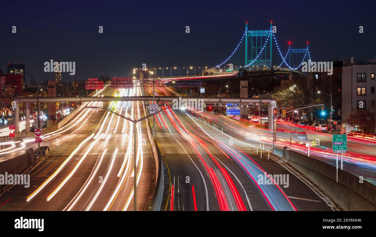 Lange Einwirkung von Verkehr über die RFK-Brücke von Astoria Queens, New York City, New York. Stockfoto