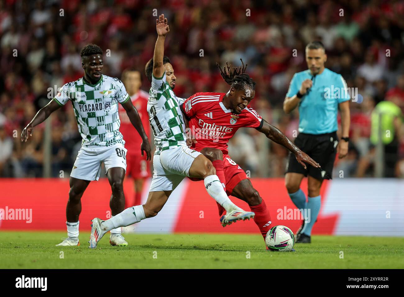 Guimarães, 08/30/2024 - der Fußballverein Moreirense veranstaltete heute Abend Sport Lisboa e Benfica im Stadion Comendador Joaquim de Almeida Freitas in Moreira de Cónegos, in einem Spiel, das zur 4. Runde der I League 2024 zählte. Alan ; Renato Sanches ; Lawrence Ofori (Miguel Pereira) Credit: Atlantico Press/Alamy Live News Stockfoto