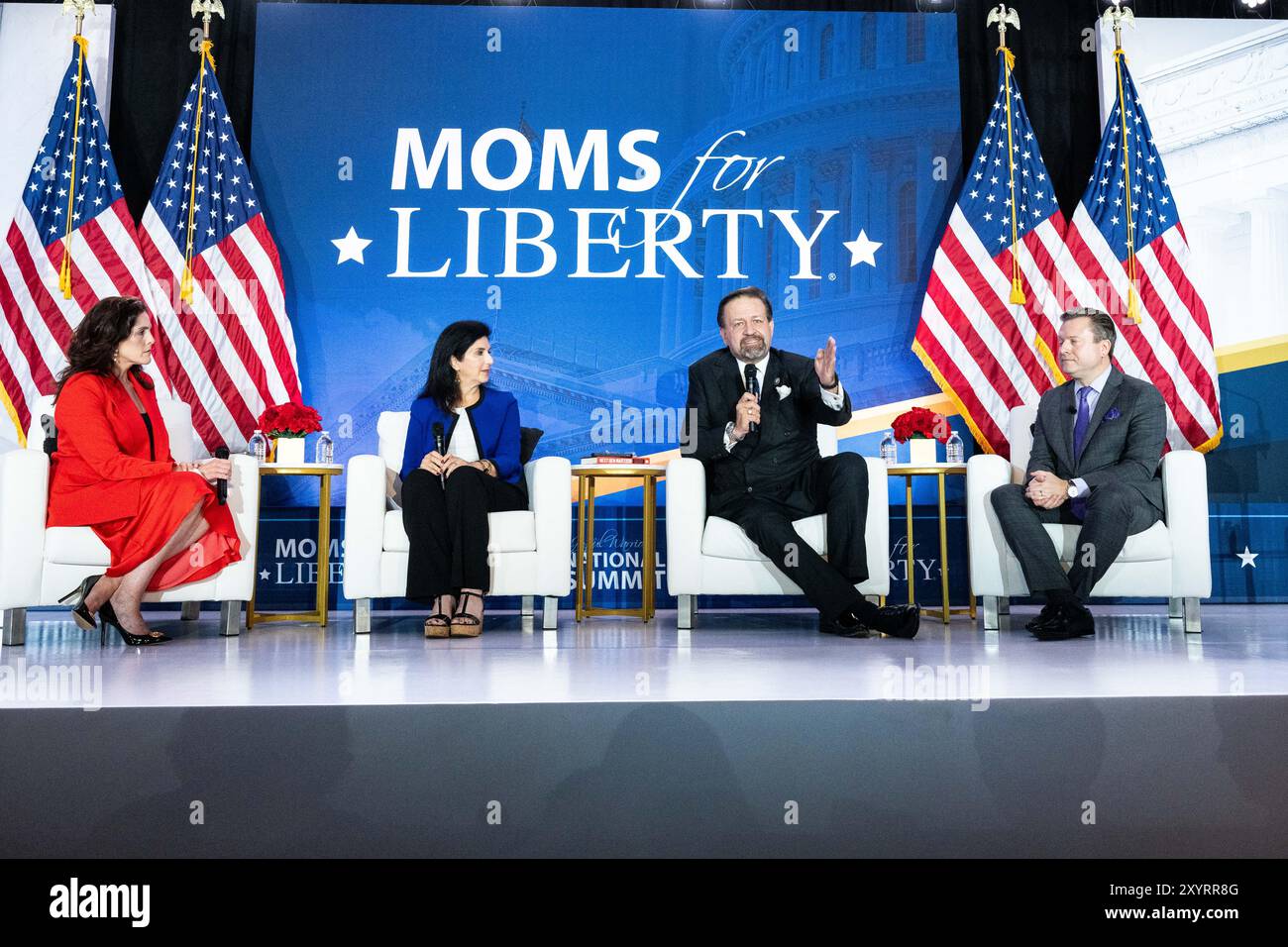 Washington, Usa. 30. August 2024. Tiffany Justice, Mitgründer, Moms for Liberty, Adele Malpass, Präsidentin, Daily Caller News Foundation, Sebastain Gorka, ehemaliger stellvertretender Assistent des Präsidenten Trump, und Jan Jekielek, Herausgeber der Epoch Times, nehmen am Moms for Liberty National Summit im JW Marriott Washington in Washington, DC Teil Stockfoto