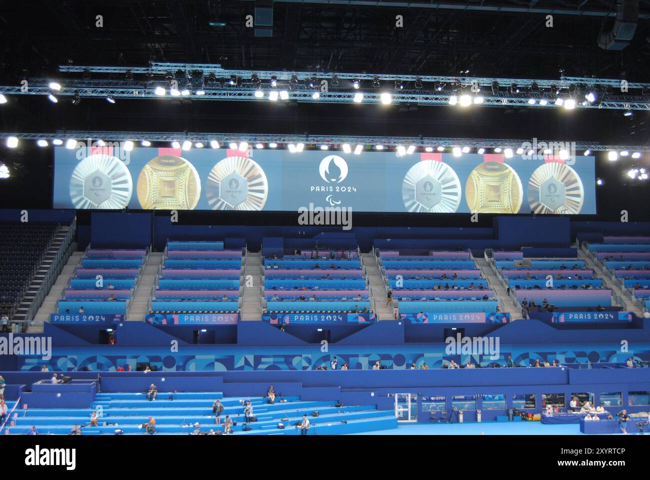 Nanterre, Frankreich - August 30 2024: Para-Schwimmen in der Pariser La Défense Arena während der Paralympischen Spiele 2024. Stockfoto