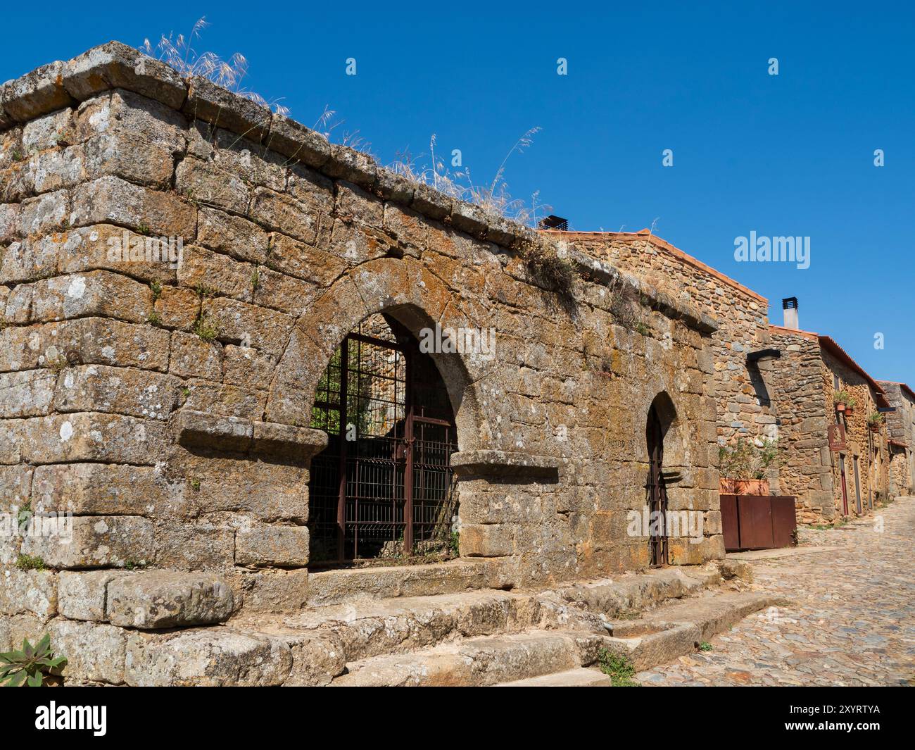 Mittelalterliche Zisterne, Castelo Rodrigo, Portugal. Stockfoto