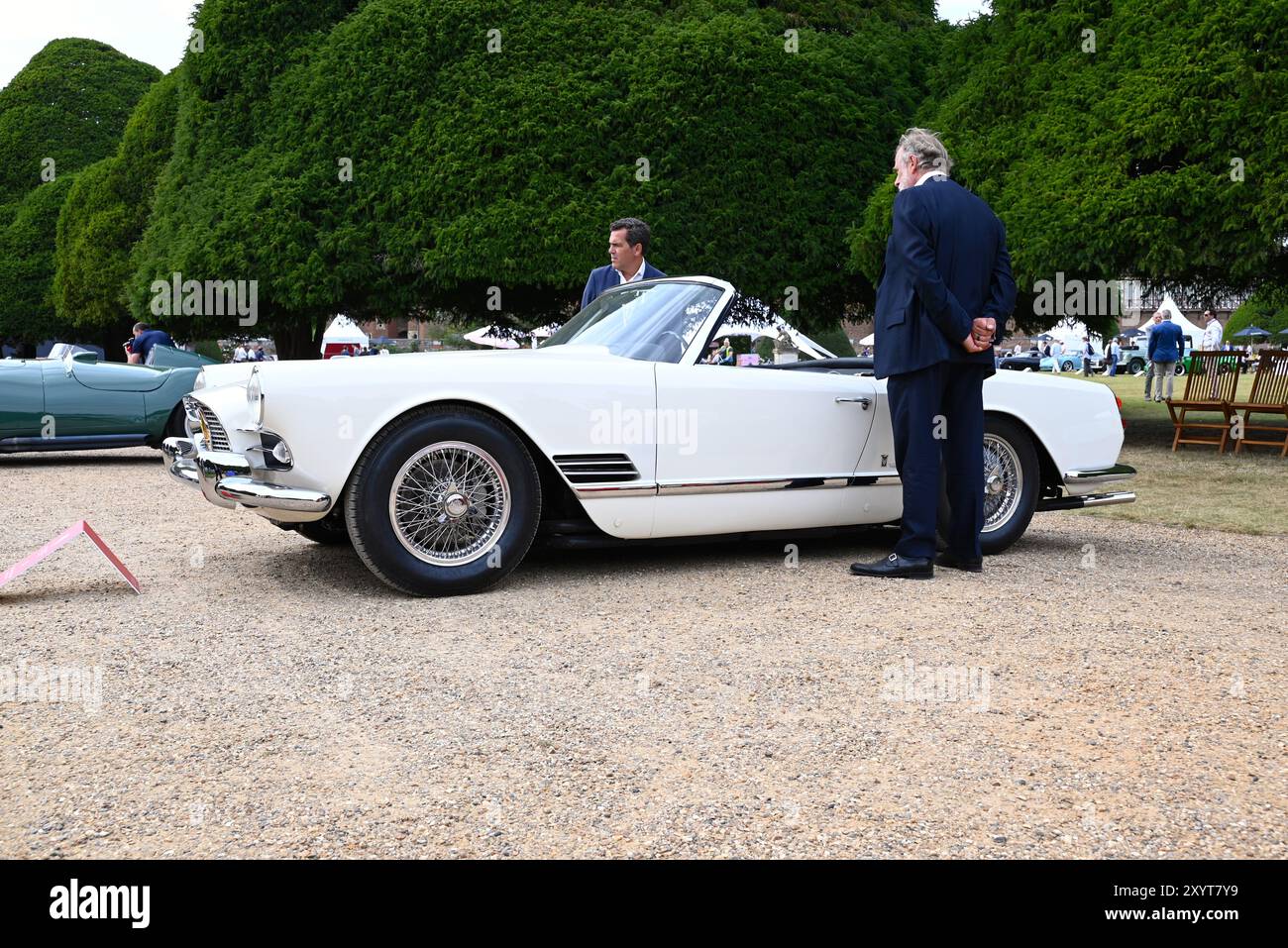 Der Concours of Elegance im Hampton Court Palace vereint eine Auswahl von 60 der seltensten Autos aus der ganzen Welt – viele davon wurden noch nie zuvor in Großbritannien gesehen. Stockfoto