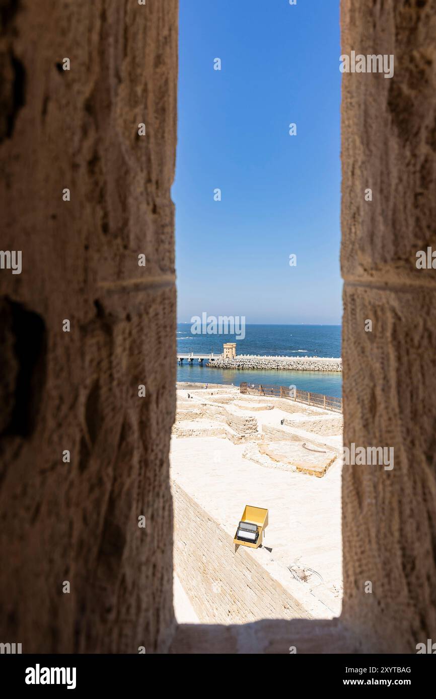 Qaitbay Zitadelle, Festung aus dem 15. Jahrhundert, nördliche Spitze der antiken Pharos-Insel (heute Halbinsel) des Mittelmeers, Alexandria, Ägypten, Nordafrika Stockfoto