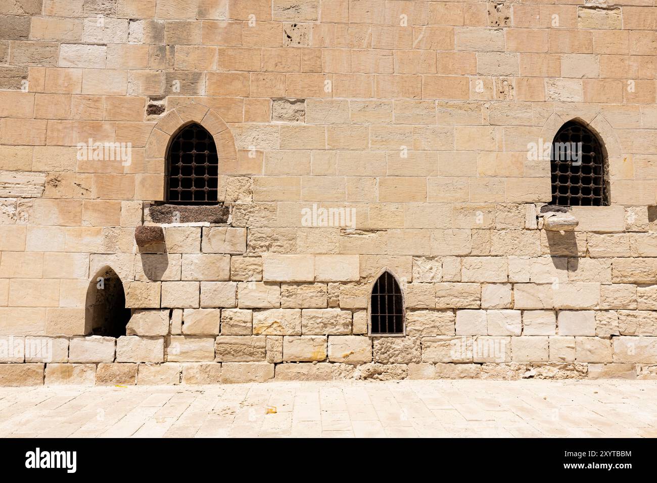 Qaitbay Zitadelle, Festung aus dem 15. Jahrhundert, Außenmauer und Fenster, Mittelmeerküste, Alexandria, Ägypten, Nordafrika Stockfoto