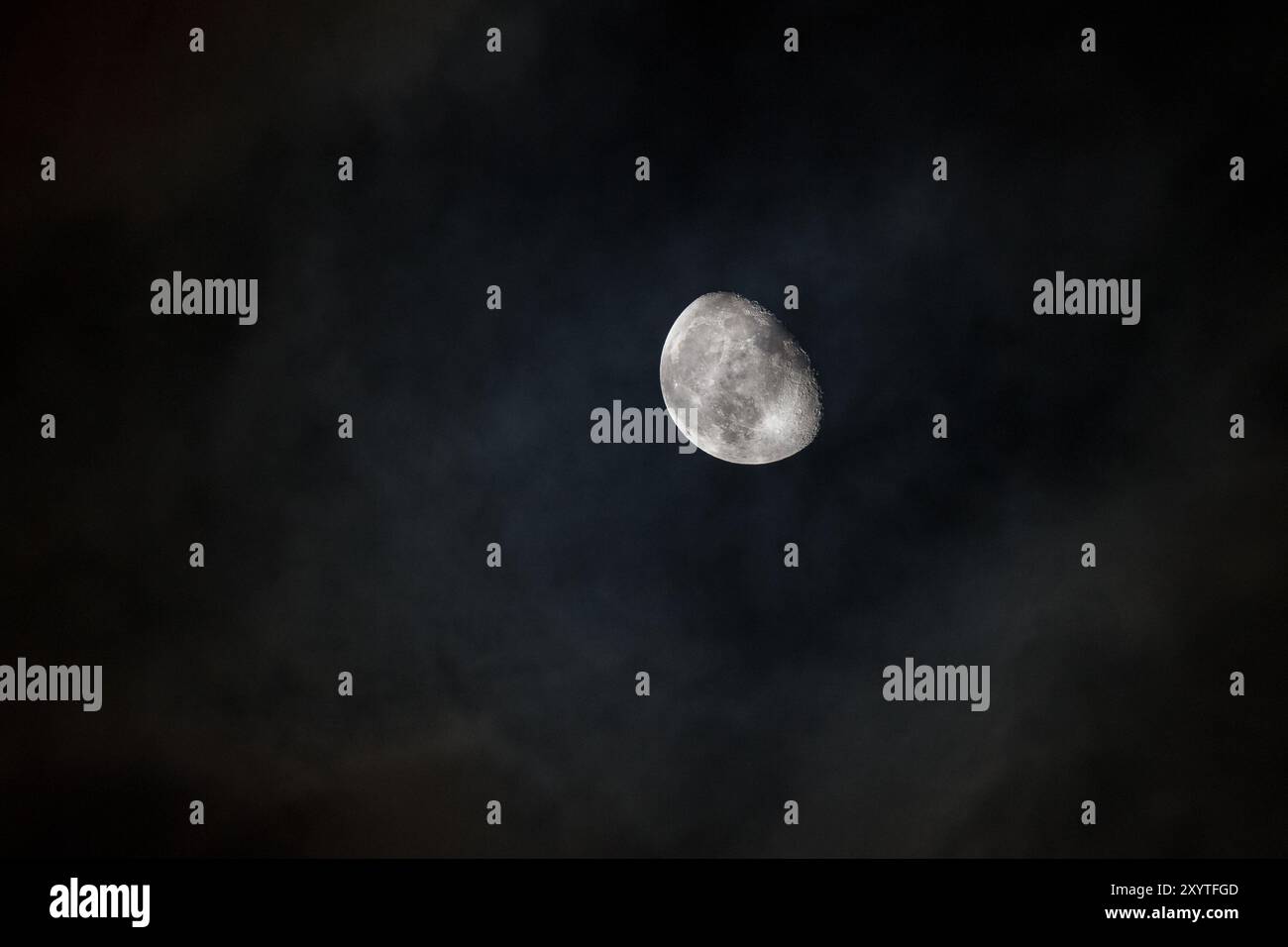 Ein 86% abnehmender Gibbous Mond aus Kanagawa, Japan. Stockfoto