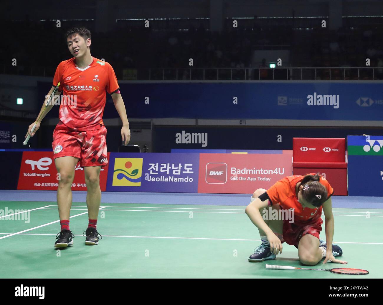 Mokpo, Südkorea. 31. August 2024. Zhang Chi(R)/Cheng Xing reagierte während des Halbfinalspiels zwischen Zhang Chi/Cheng Xing aus China und Chen Tang Jie/Toh EE Wei aus Malaysia bei den BWF Korea Open Badminton Championships 2024 in Mokpo, Südkorea, 31. August 2024. Quelle: Yao Qilin/Xinhua/Alamy Live News Stockfoto