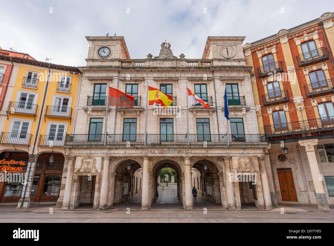 Burgos, Spanien. August 2024. Äußere des Rathauses auf der Plaza Mayor Stockfoto