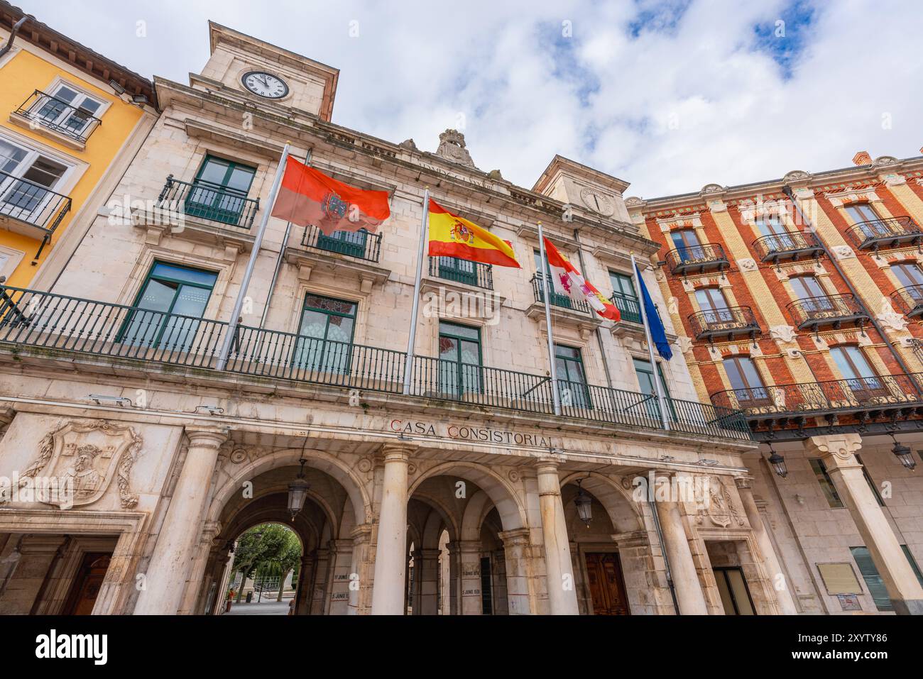 Burgos, Spanien. August 2024. Äußere des Rathauses auf der Plaza Mayor Stockfoto