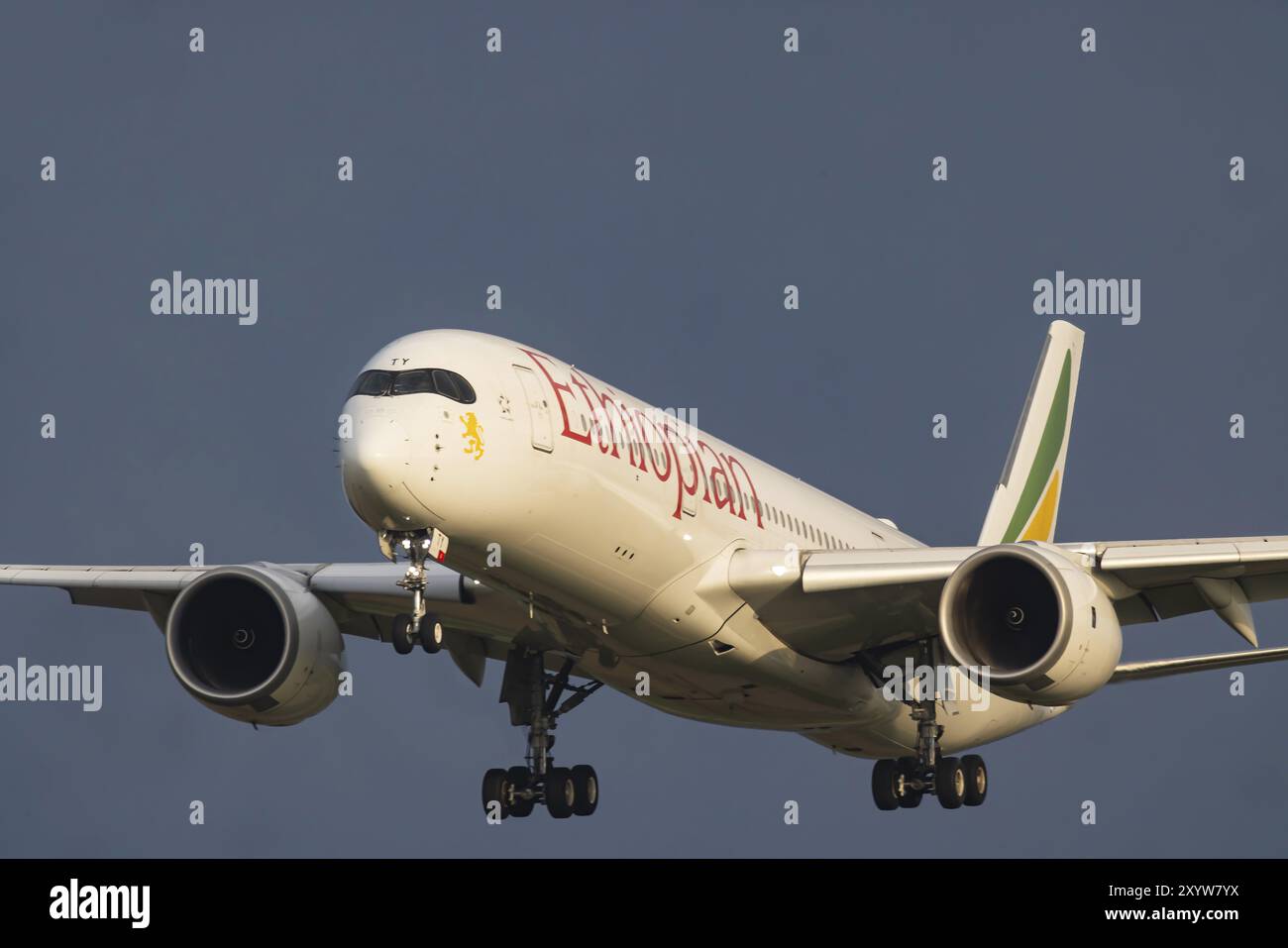 Flugzeug nähert sich dem Flughafen Zürich an. Registrierung: ET-ATY, Airbus A350-941, Ethiopian Airlines. Zürich, Schweiz, Europa Stockfoto
