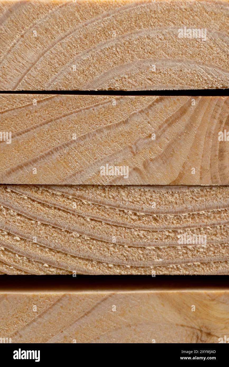 Kiefernholz für Bauarbeiten, Holzbretter für Bau- und Reparaturarbeiten aus Holz Stockfoto