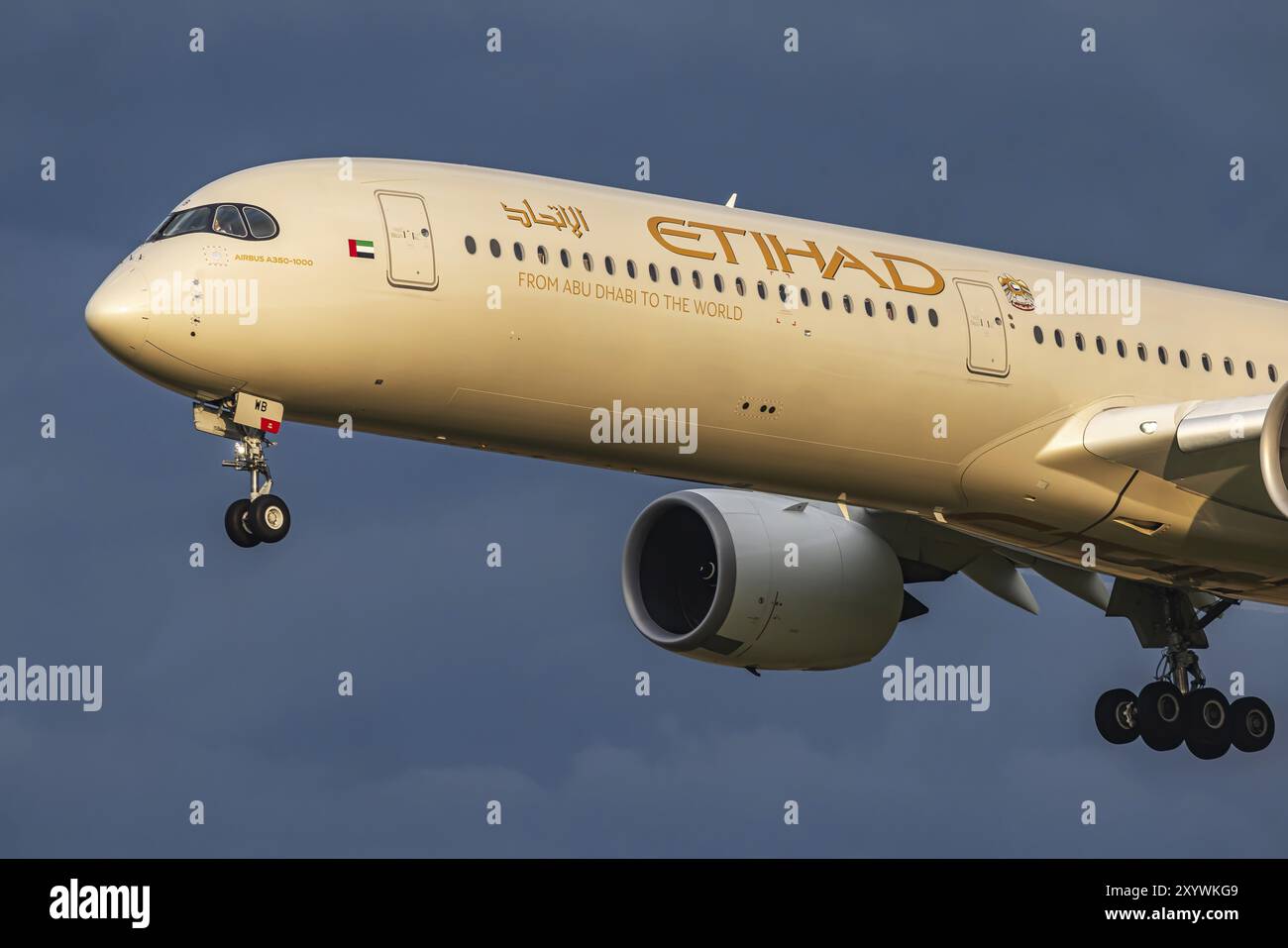 Flugzeug nähert sich dem Flughafen Zürich an. Registrierung: A6-XWB, ETIHAD AIRWAYS, AIRBUS A350-1000.Zürich, Schweiz, Europa Stockfoto