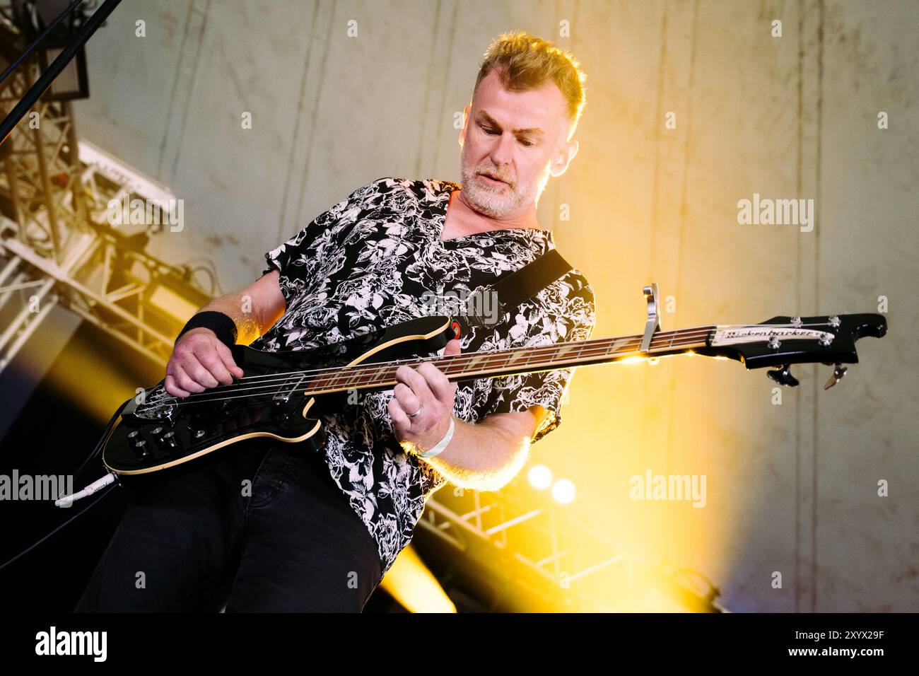 Beal, Großbritannien. 30. August 2024. Neds Atomic Mülleimer treten beim Lindisfarne Festival auf, das jährlich auf der Beal Farm an der Northumberland Coast stattfindet. Foto: Thomas Jackson/Alamy Live News Stockfoto