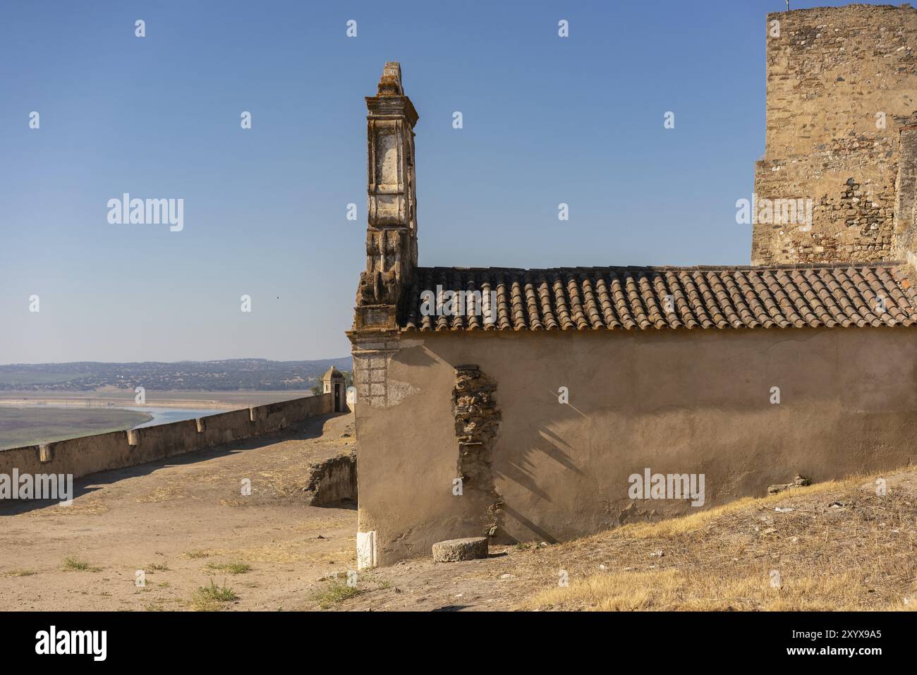 Juromenha wunderschöne Burgruine und guadiana Fluss in Alentejo, Portugal, Europa Stockfoto