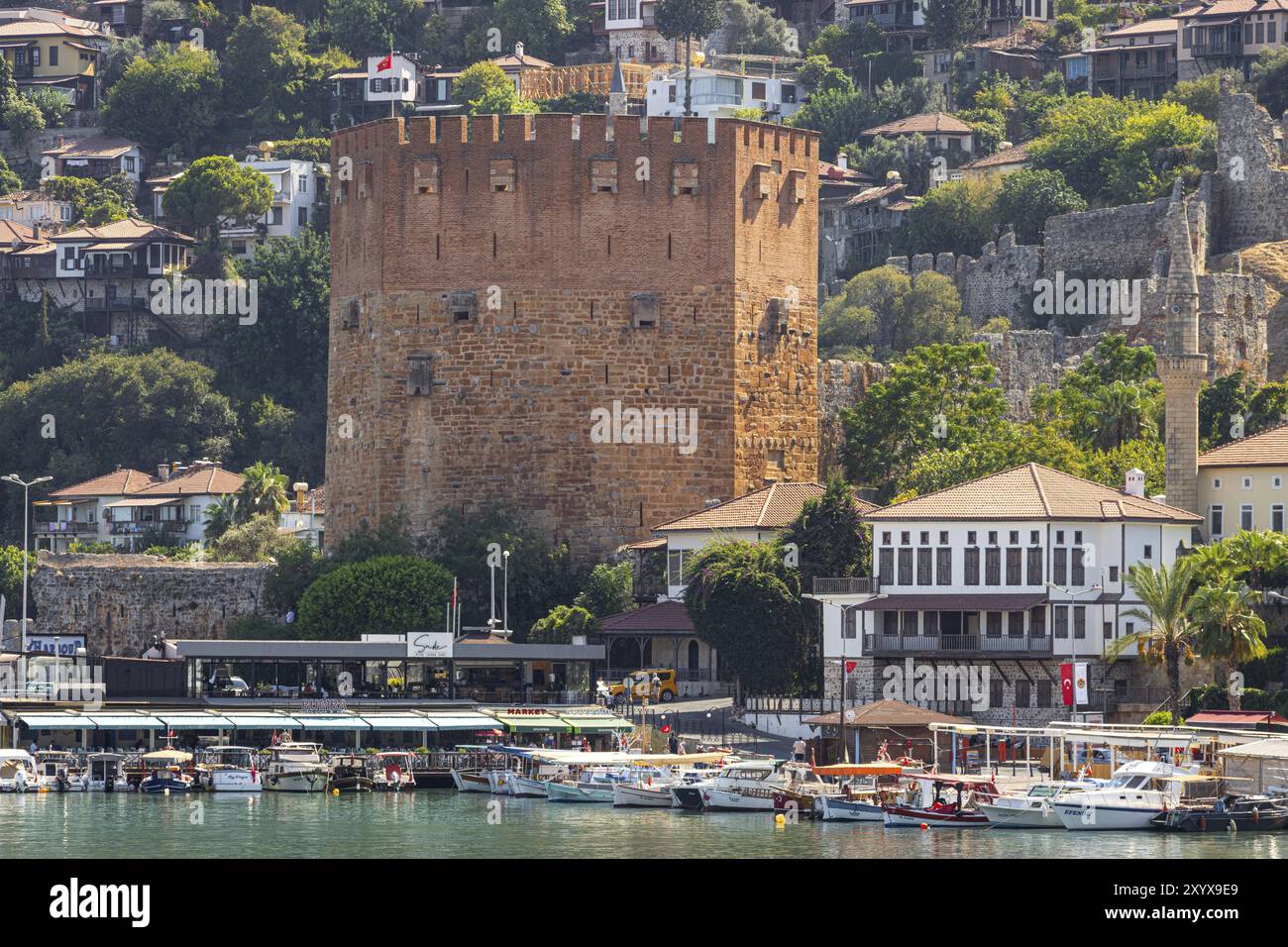 Der Rote Turm von Alanya ist ein Wahrzeichen der türkischen Stadt, die auch eine Touristenattraktion ist. Es wurde im 13. Jahrhundert erbaut und sollte für die Produktion von Stockfoto