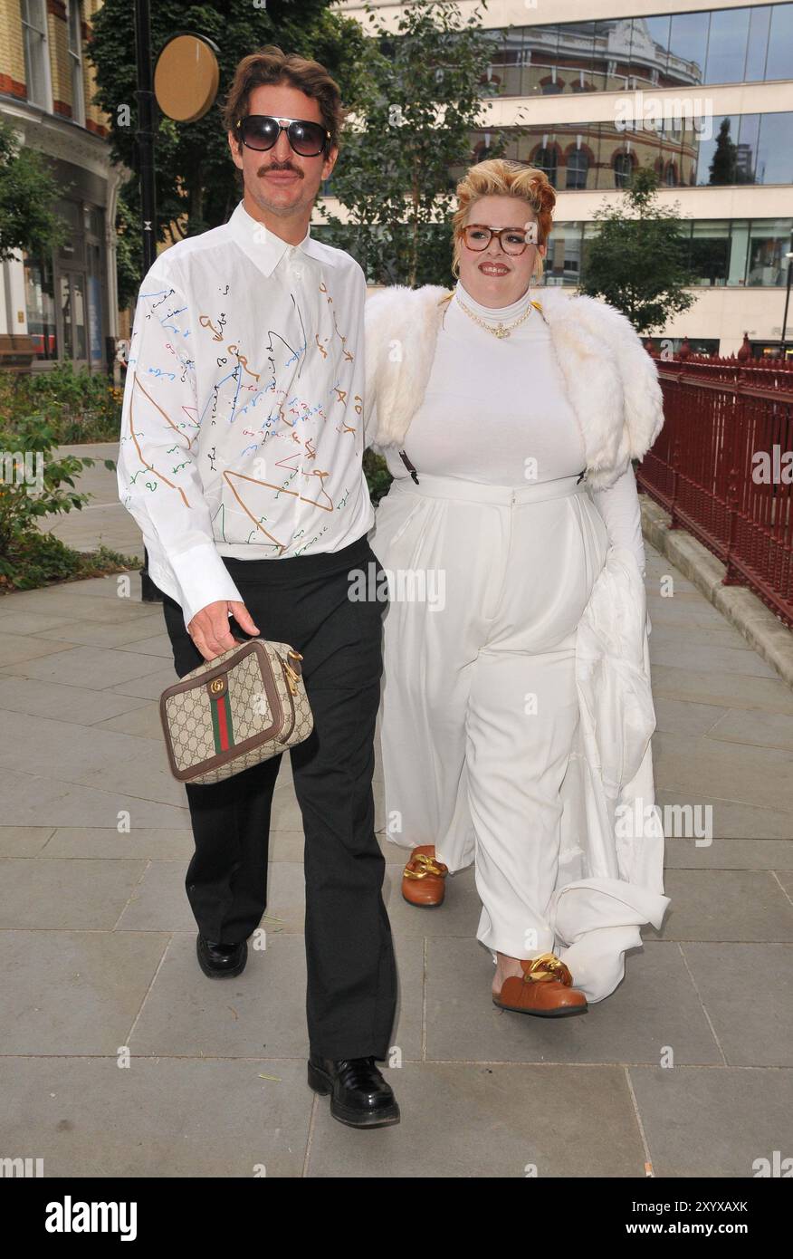 Glyn Fussell und Jayde Adams bei der House of Kaos Startup Party, Old Sessions House, Clerkenwell Green, am Mittwoch, 28. August 2024 in London, England, Stockfoto