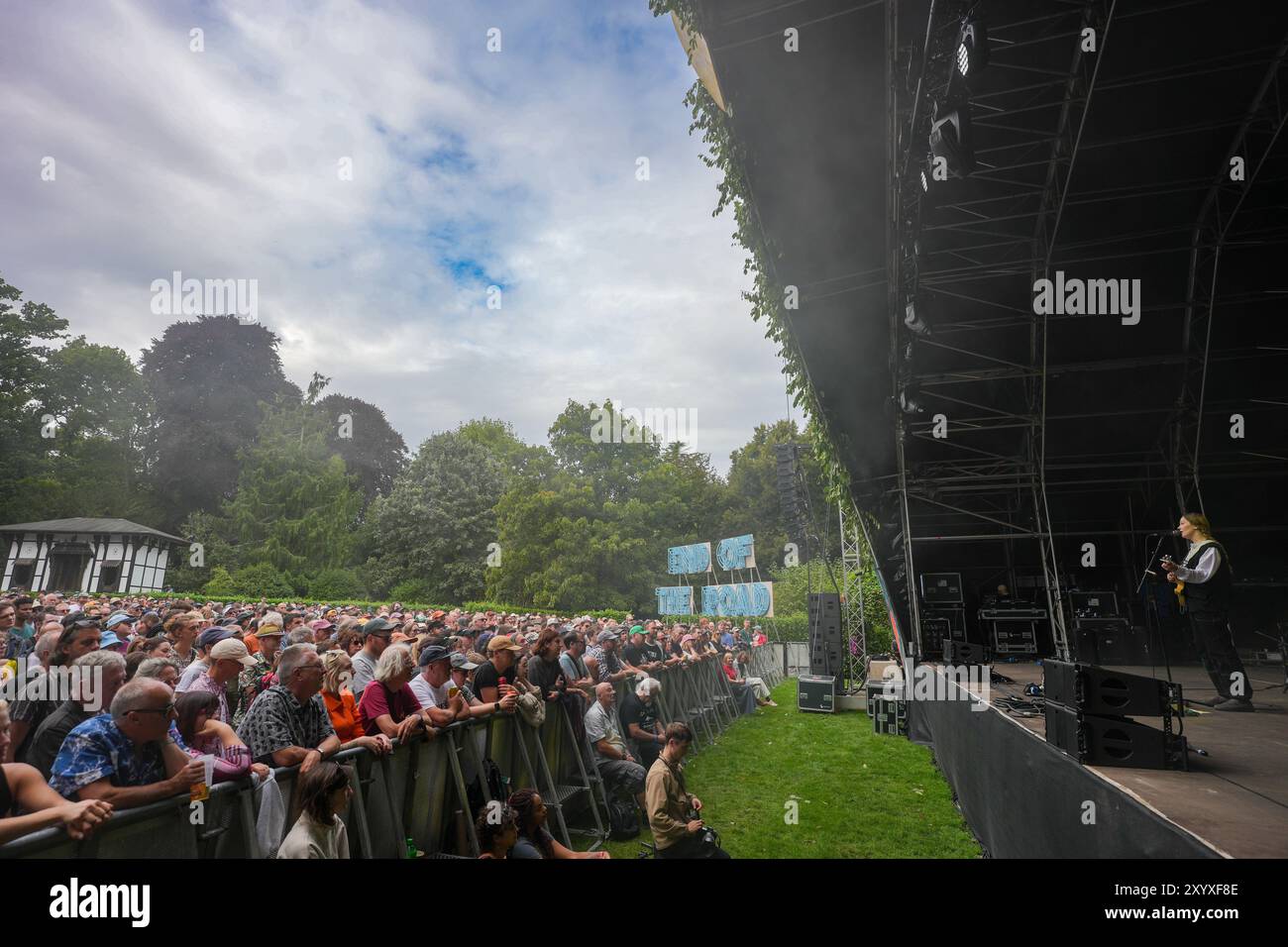 Dorset, Großbritannien. Samstag, 31. August 2024. Julia Jacklin trat beim End of the Road Festival 2024 in den Larmer Tree Gardens in Dorset auf. Fotodatum: Samstag, 31. August 2024. Das Foto sollte lauten: Richard Gray/Alamy Live News Stockfoto