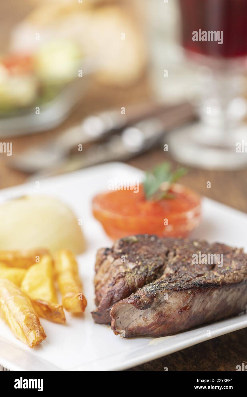 Gegrilltes Steak auf dem Teller Stockfoto