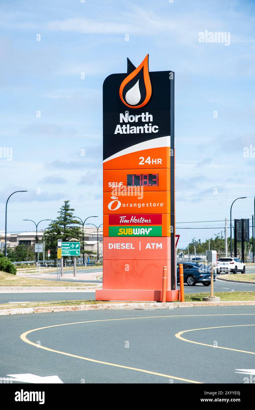 North Atlantic Orange Store, Tim Hortons und Subway sind auf dem Tailwind Drive in St. John's, Neufundland & Labrador, Kanada, ausgeschildert Stockfoto