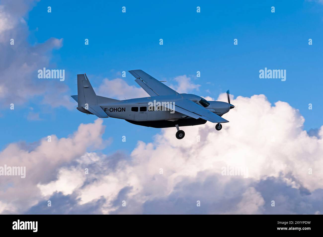 Princess Juliana Flughafen 1-13-2008 Simpson Bay Saint Martin Air Caraibes Cessna C208B F-OHQN Abflug am Abend von Princess Juliana Intl. Flughafen Stockfoto