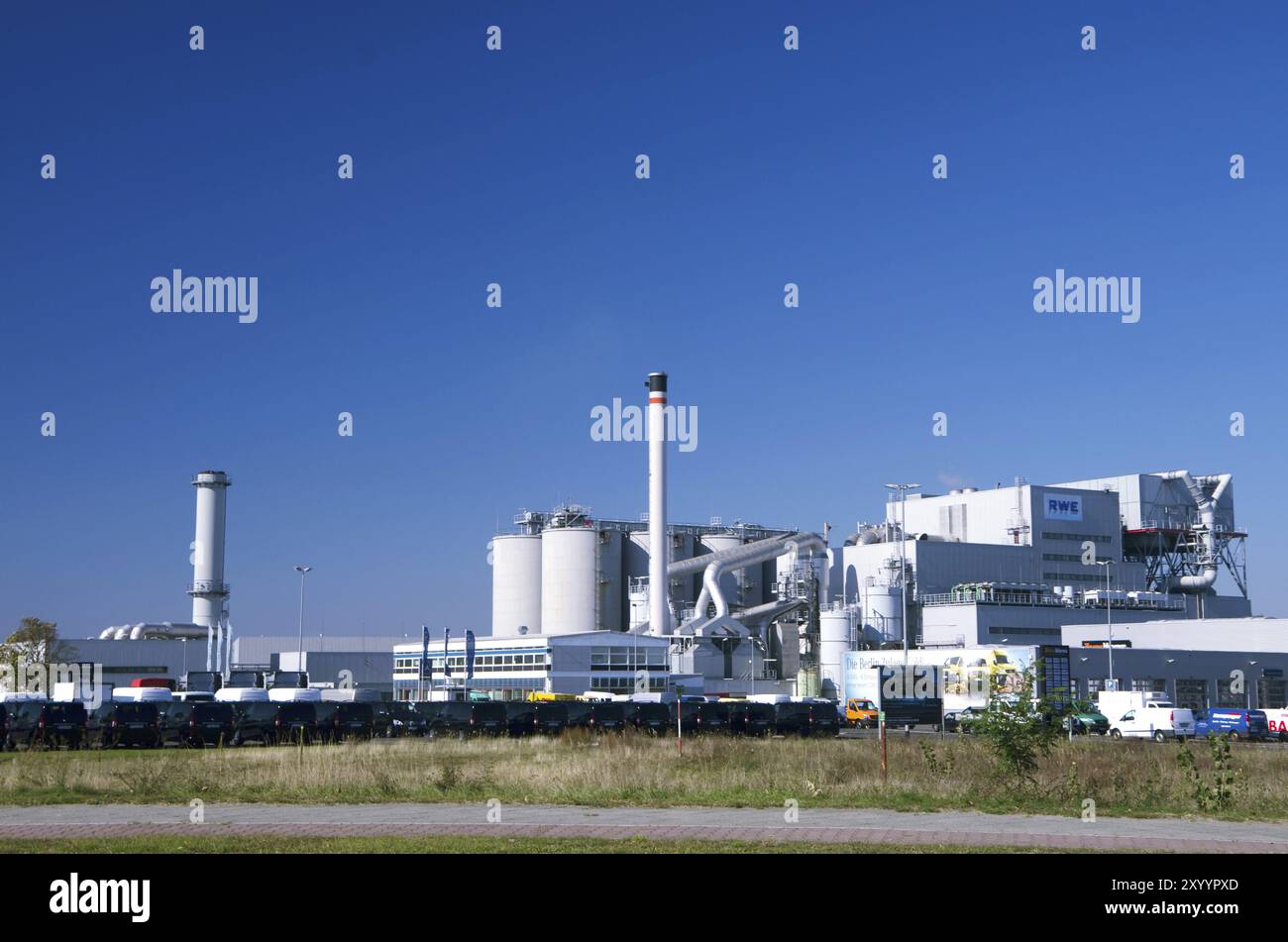 RWE holzbefeuertes Blockheizkraftwerk in Berlin Neukolln, Deutschland, Europa Stockfoto