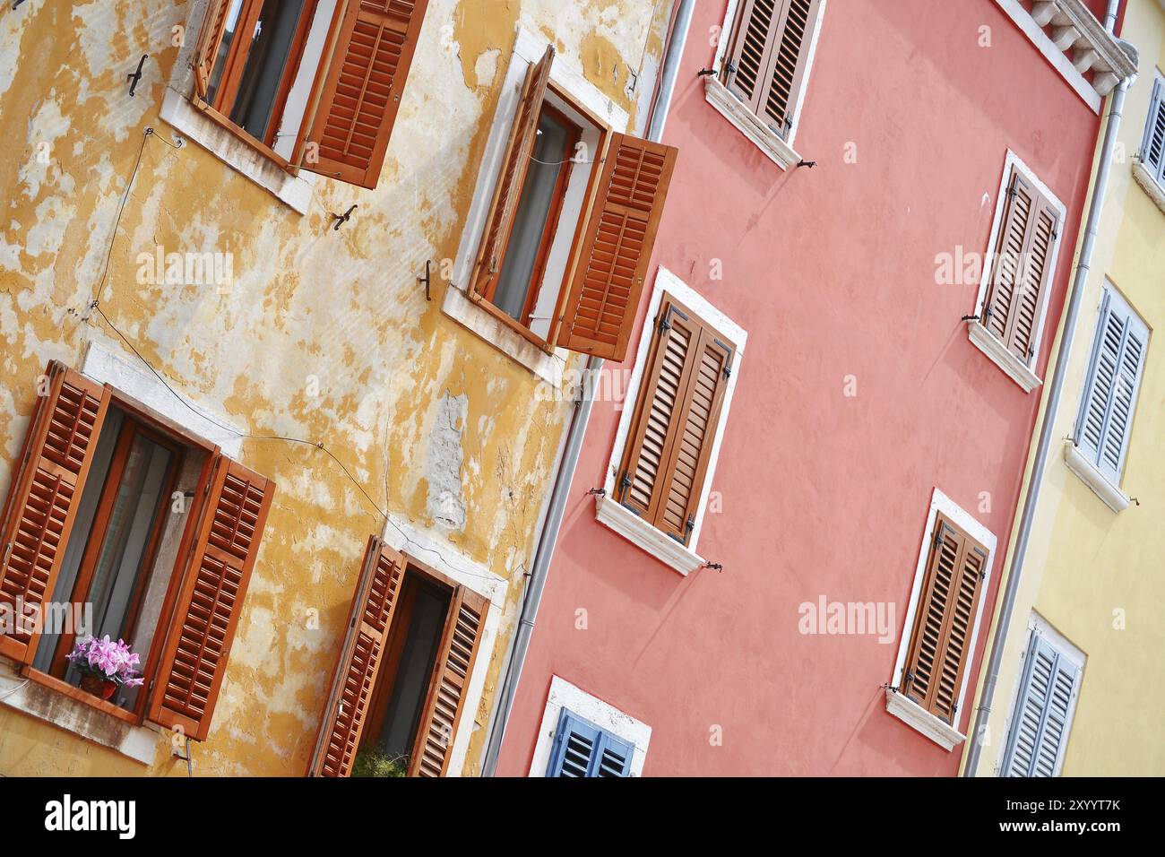 Alte Architektur der Stadt Rovinj, Kroatien. Istriens touristische Attraktion Stockfoto