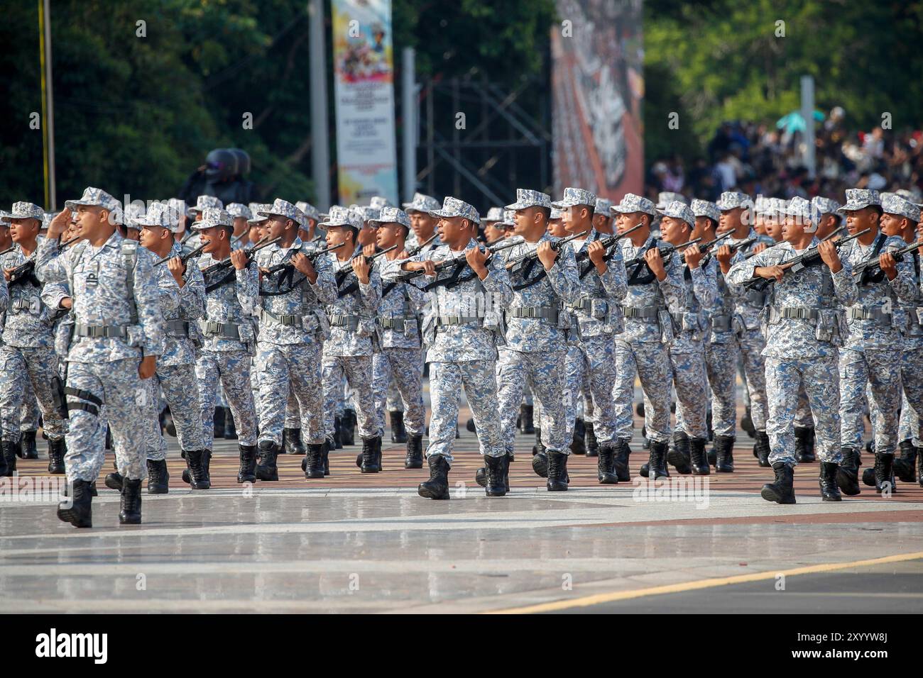 Kuala Lumpur, Malaysia. 31. August 2024. Die malaysischen Streitkräfte marschieren während der Parade zum 67. Nationalfeiertag in Putrajaya. Hari Merdeka (Unabhängigkeitstag) ist ein nationaler Tag in Malaysia. Sie erinnert an die Unabhängigkeit der Föderation Malaya von der britischen Kolonialherrschaft. Quelle: SOPA Images Limited/Alamy Live News Stockfoto