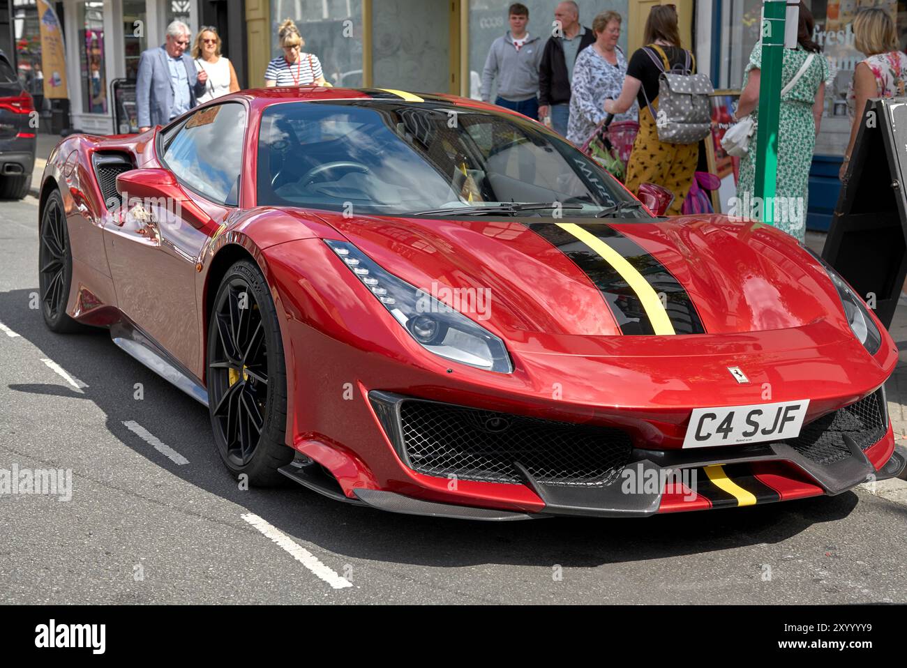 FERRARI 488 PISTA S-A 2019 in rot, italienischer Sportwagen Stockfoto