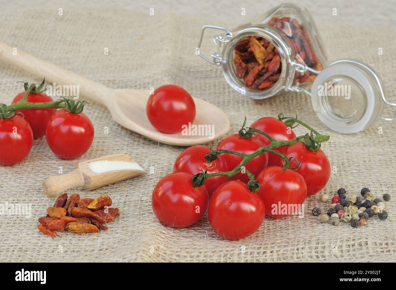 Kirschtomate mit verschiedenen Gewürzen Stockfoto