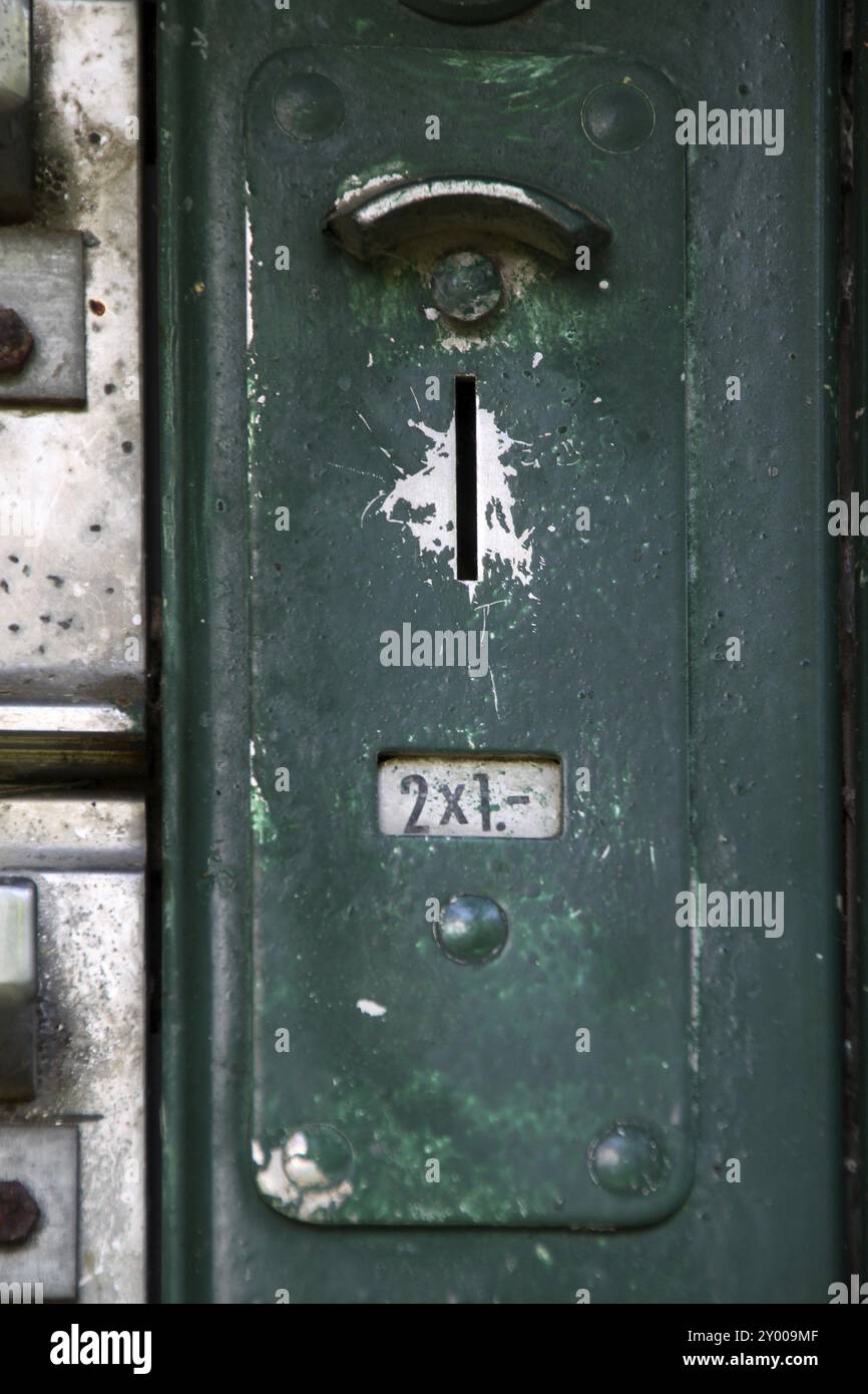 Alter Verkaufsautomat in Schwalenberg Stockfoto