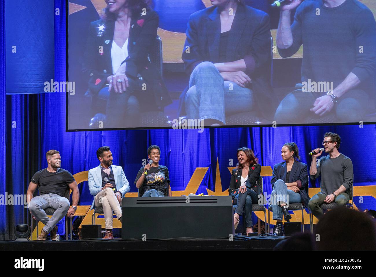 Bonn, 8. Juni 2019: Wes Chatham, CAS Anvar, Dominique Tipper, Shohreh Aghdashloo, Frankie Adams und Steven Strait auf der FedCon 28, Europa Stockfoto