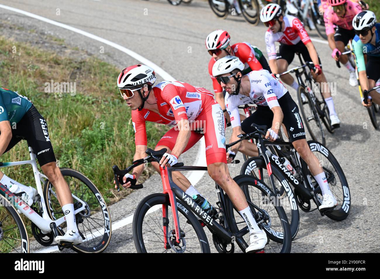 Ben O'Connor Australia AG2R Cirrown Decathlon hält nach einem hügeligen Tag, der mit einem Sprint in Villablino endet, das Rote Trikot in La Vuelta Stockfoto