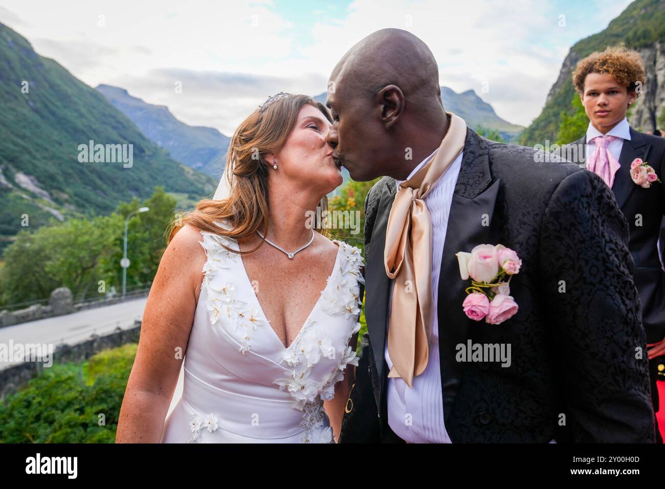 Geiranger 20240831. Prinzessin Märtha Louise und Durek Verret kommen am Samstag zu ihrer Hochzeitsfeier im Hotel Union in Geiranger an. Foto: Heiko Junge / NTB Stockfoto