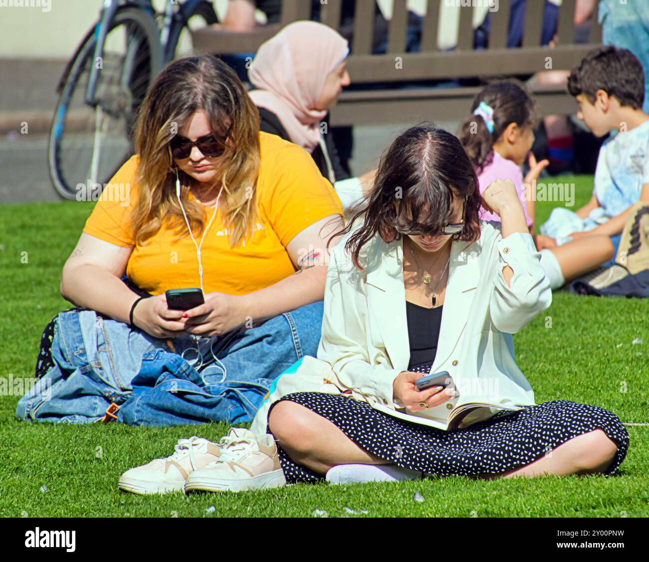 Glasgow, Schottland, Großbritannien. 31. August 2024. Wetter in Großbritannien: Sonnig in der Stadt mit einer Rückkehr in den Sommer sah Einheimische und Touristen auf den Straßen. Credit Gerard Ferry/Alamy Live News Stockfoto