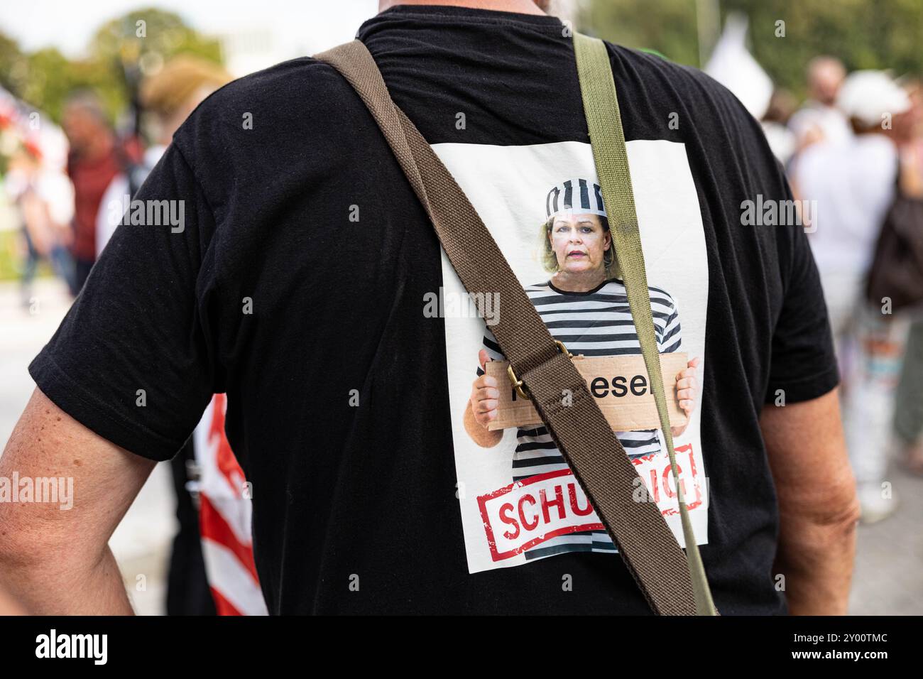 München, Deutschland. 31. August 2024. Am 31. August 2024 protestierten Hunderte Reichsbäuger aus ganz Deutschland in München. Ihr Motto lautete: " Gemeinsam für unsere Heimat und den Weltfrieden / das große Treffen der 25 bundesländer ". (Foto: Alexander Pohl/SIPA USA) Credit: SIPA USA/Alamy Live News Stockfoto