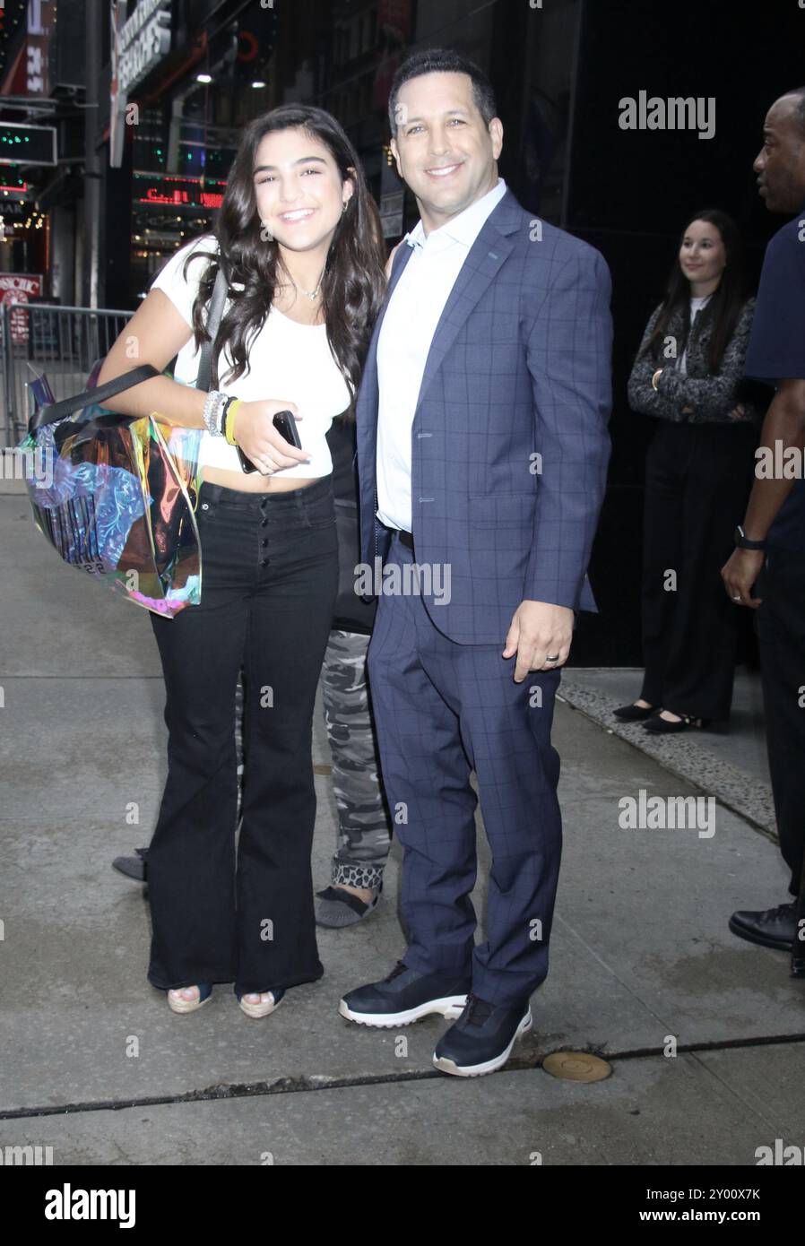 Im August 30 2024 sprachen Adam Schefter und Dylan Schefter in Good Morning America über das NFL Fantasy Football Fever in New York. August 30, 2024 RW/Mediapunch Stockfoto