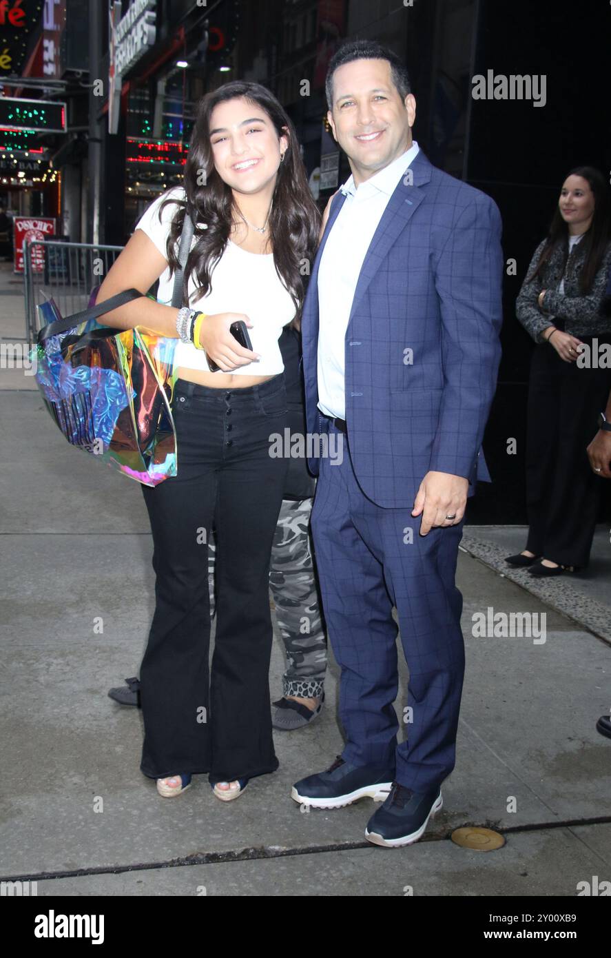 Im August 30 2024 sprachen Adam Schefter und Dylan Schefter in Good Morning America über das NFL Fantasy Football Fever in New York. August 30, 2024 RW/Mediapunch Stockfoto