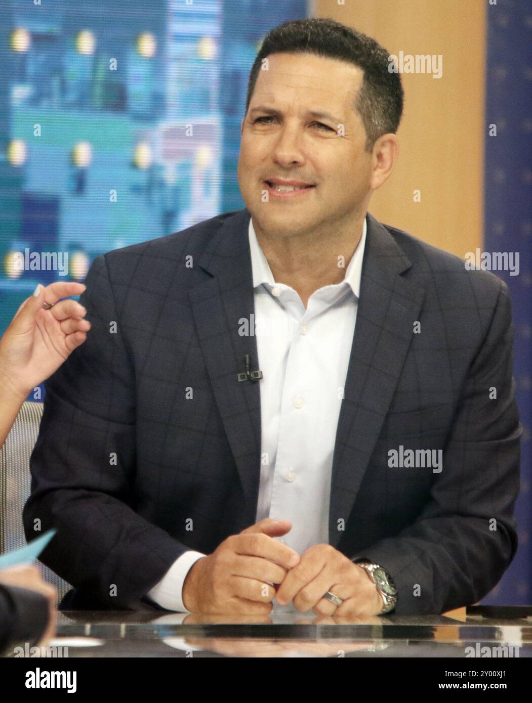 Im August 30 2024 spricht Adam Schefter von ESPN in Good Morning America über NFL Fantasy Football Fever in New York. August 30, 2024 RW/Mediapunch Stockfoto