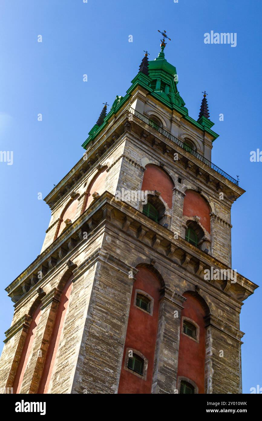 Der Korniakt-Turm oder der Kornyak-Turm. Der Glockenturm der Himmelfahrt der Kirche der Heiligen Jungfrau Maria. Lviv, Ukraine. Stockfoto