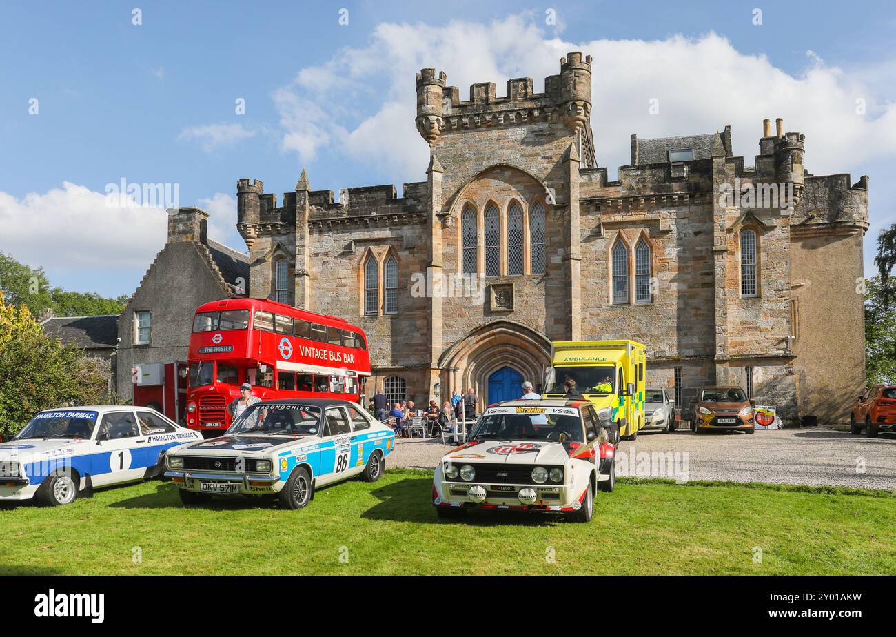 Kilmarnock, Schottland, Großbritannien. 31. August 2024. Kilmarnock, Großbritannien. Sechzig Rallyefahrzeuge mit internationalen und lokalen Teams, aufgeteilt in drei Gruppen, nahmen am Lombard Rally Festival Teil, durch das Waldgut Craufurdland Castle in der Nähe von Kilmarnock, Ayrshire, Schottland. Quelle: Findlay/Alamy Live News Stockfoto